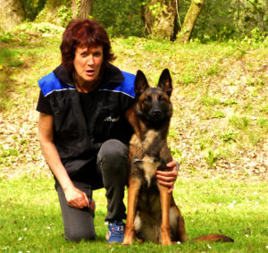 Dog Sport Educ d'Isabelle Morphy avec son malinois, educateur canin Morbihan